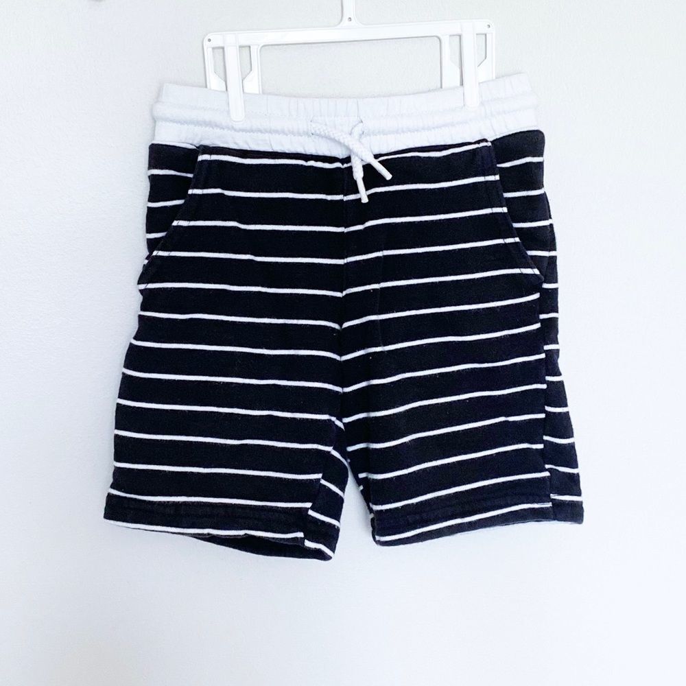 3 for $25 / CARTER’S TANK TOP SHORTS BOYS LOT SZ 6 - Picture 3 of 3